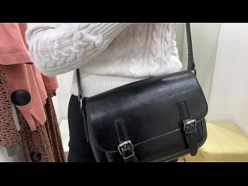 ❤️ Publiekelijke masturbatie van jonge teef FeralBerry met een dildo in de paskamer ❌ Anal video at us ﹏